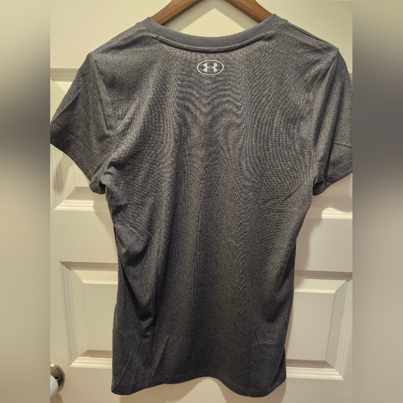 Under Armour Vneck Tshirt NWT - Picture 4 of 4